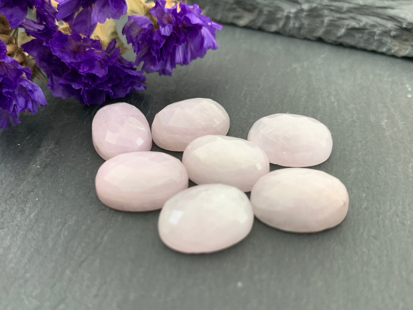 Faceted Kunzite oval 10x14mm cabochon - Calibrated cabochons