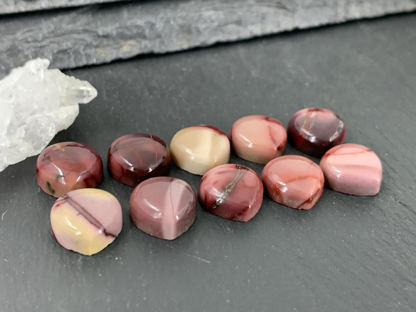 Mookaite Jasper pear 12mm cabochon