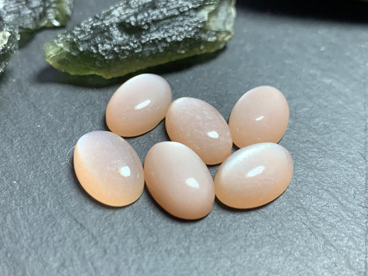 Peach Moonstone oval 8x12mm Cabochon - Calibrated Cabochons