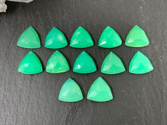 Faceted Chrysoprase trilangle 8mm cabochon