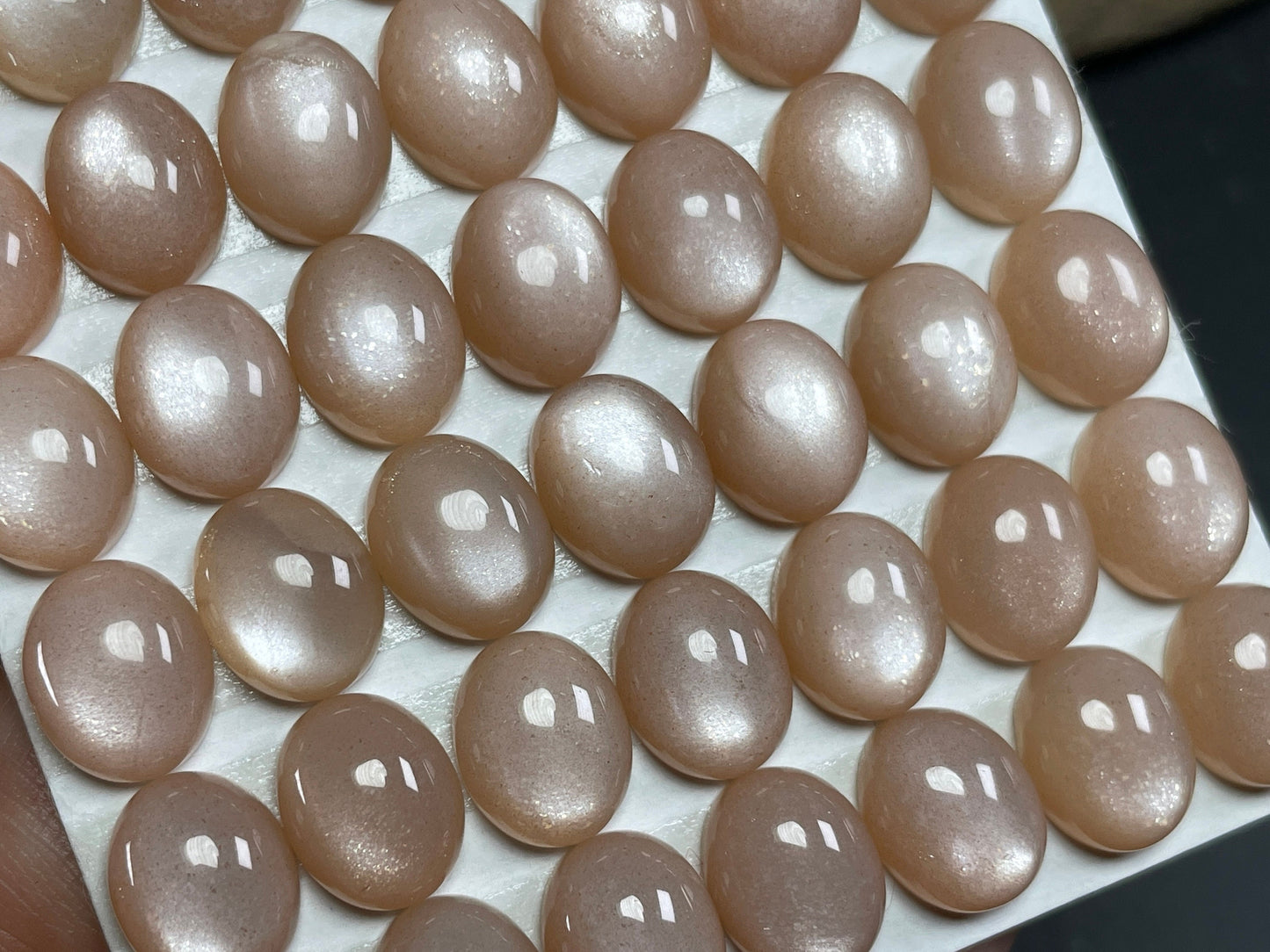 Peach Moonstone oval 8x10mm cabochon - Calibrated cabochons