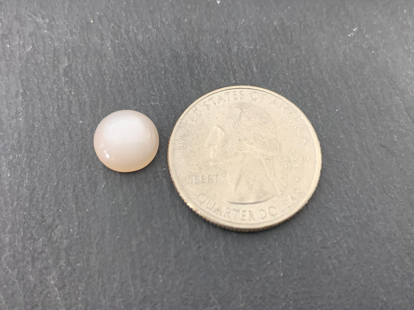 Peach Moonstone round 10mm cabochon - Calibrated cabochons