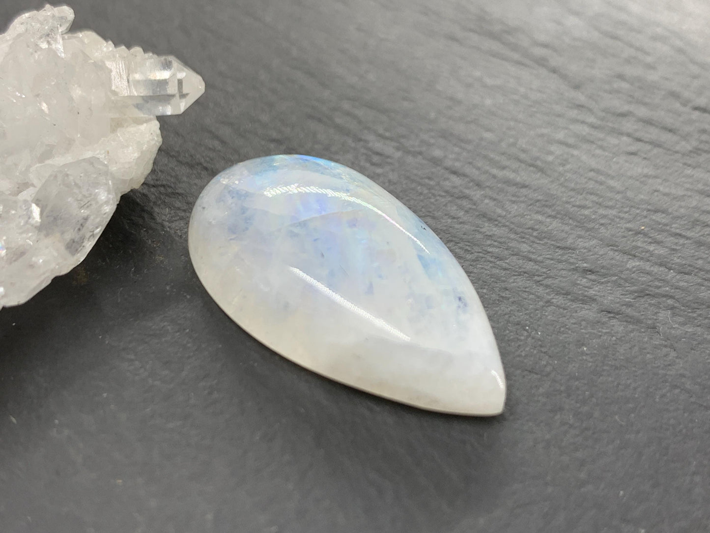 Rainbow Moonstone pear 28x16x7mm cabochon