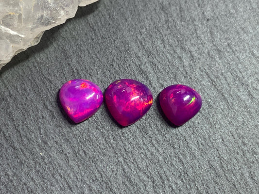 Ethiopian Opal pear 7-8mm long cabochon - Natural Opal smoked to purple color