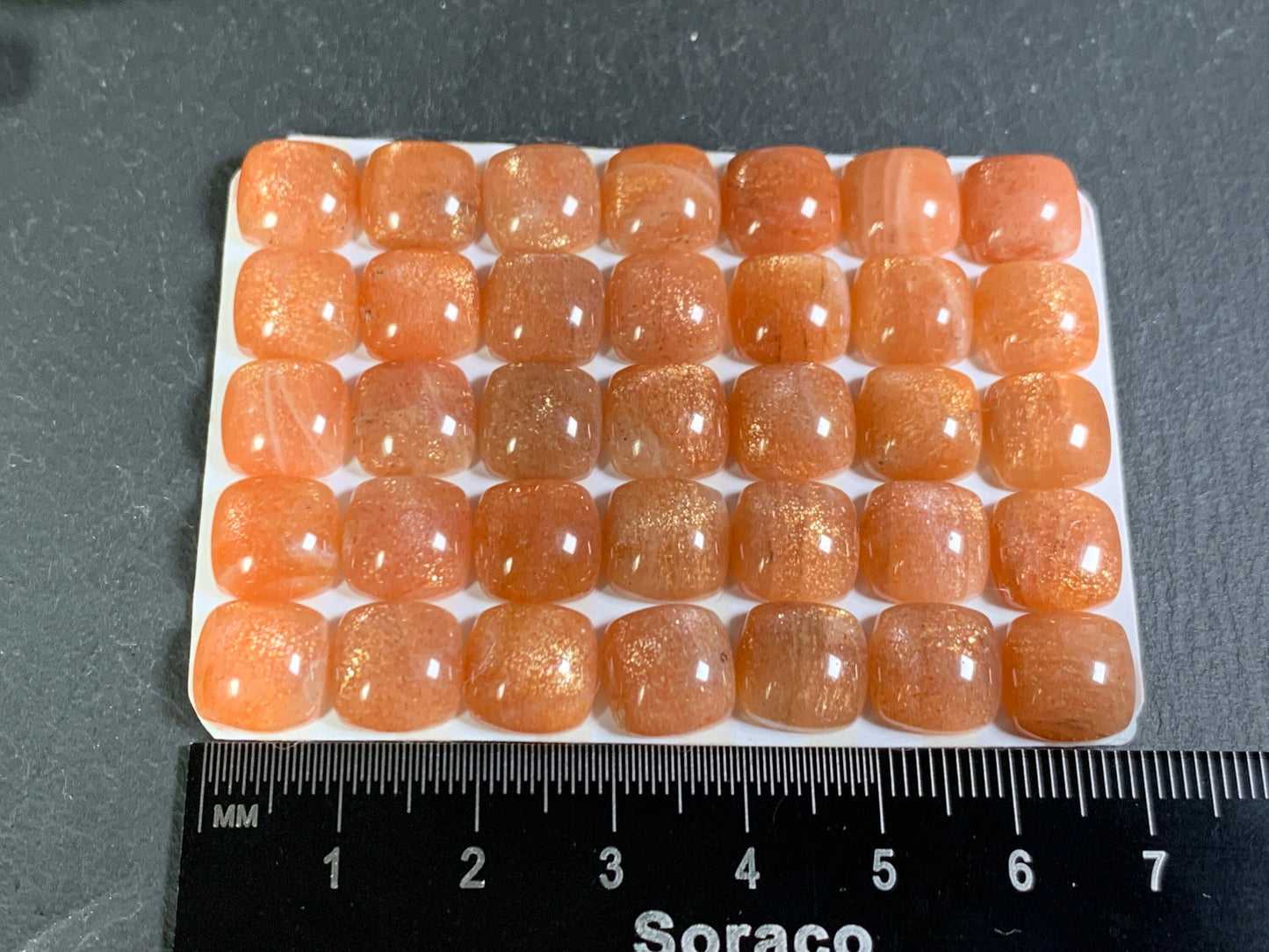 Goldsand Sunstone square cushion 10mm cabochon - Calibrated cabochons