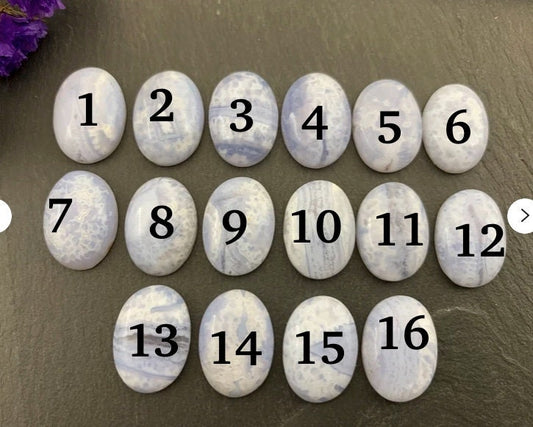 Blue Lace Agate oval 13x18mm cabochon - Calibrated cabochons