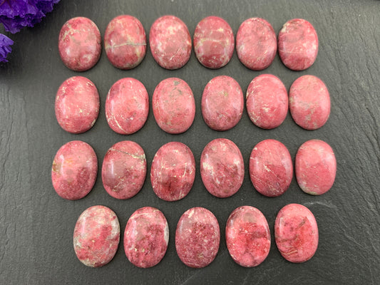 Thulite (Rosaline Zoisite) oval 12x16mm cabochon