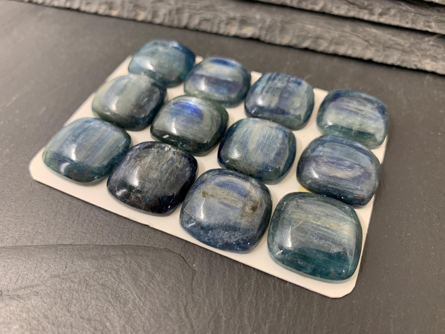 Kyanite square 20mm cabochon - Calibrated cabochons