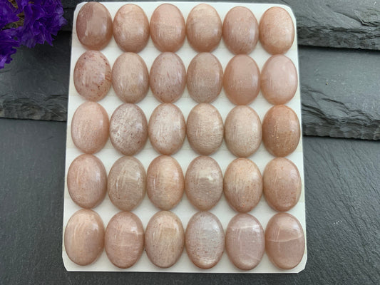Pink Moonstone oval 10x14mm cabochon - Calibrated cabochons