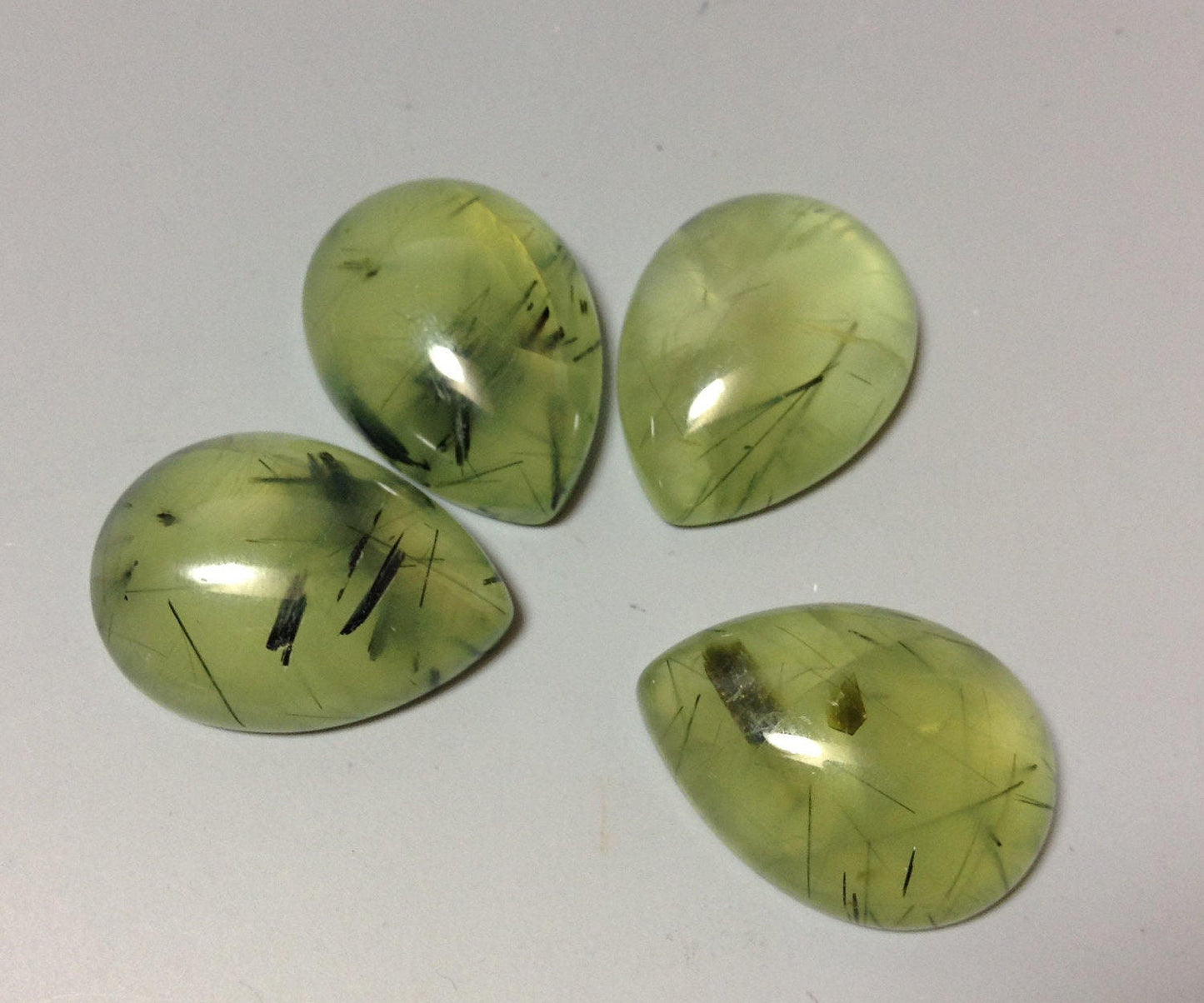 Prehnite pear 15x20mm cabochon - Calibrated cabochons