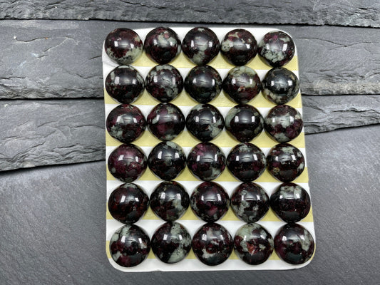 Eudialyte round 15mm cabochon - Calibrated cabochons