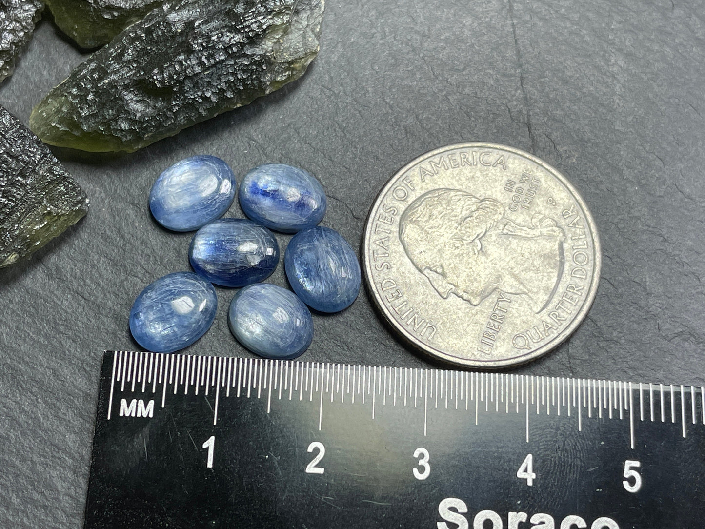 Kyanite oval 7x9mm cabochon - Calibrated cabochons