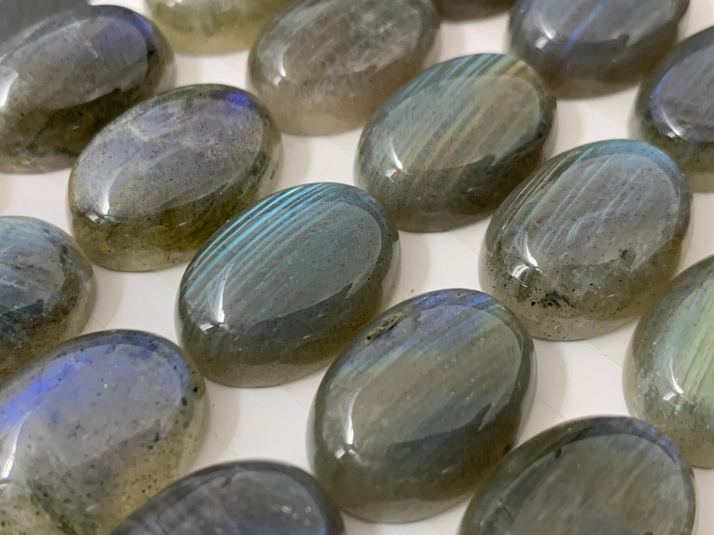 Labradorite oval 13x18mm cabochon - Calibrated cabochons