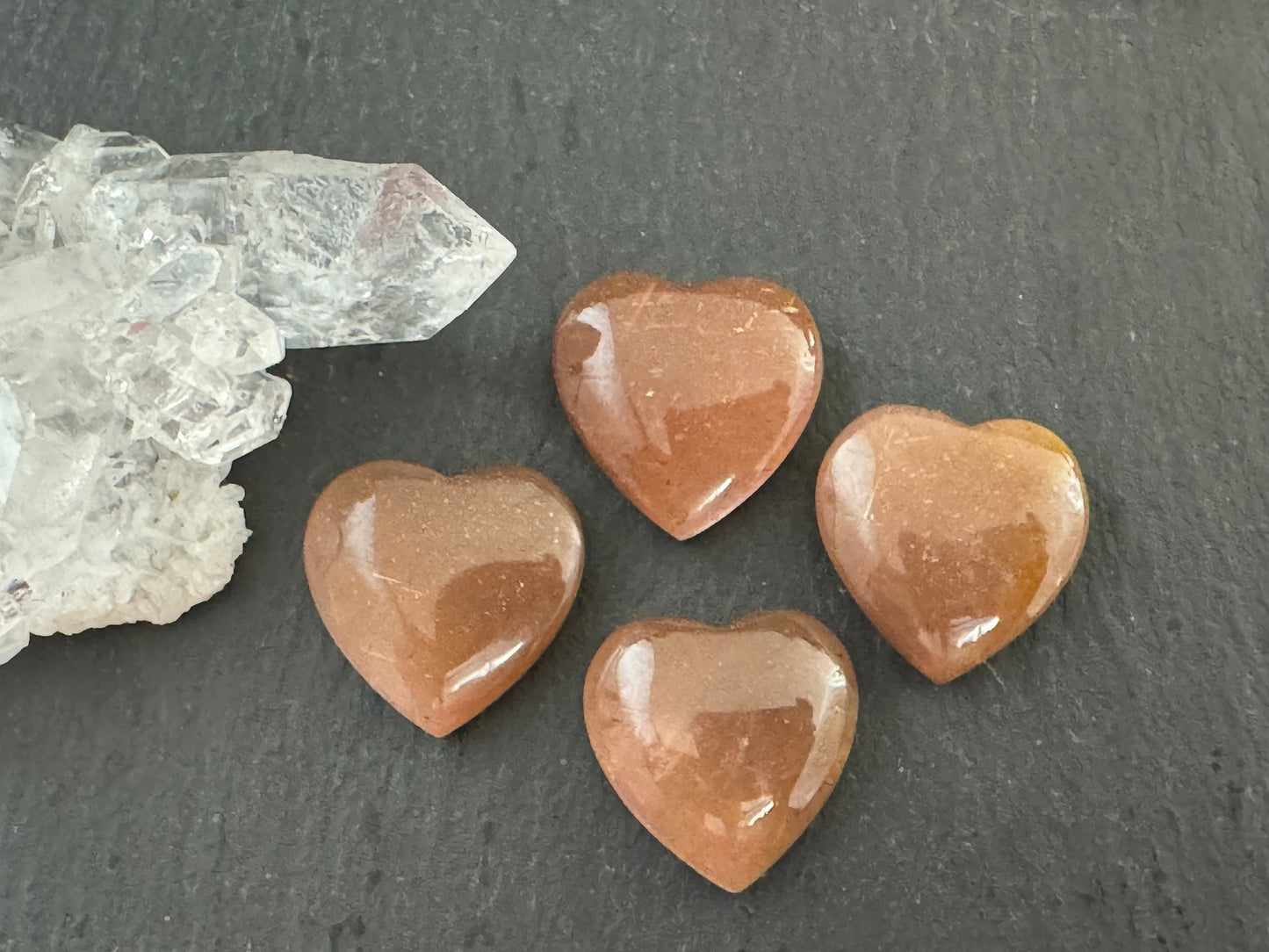 Goldsand Moonstone heart 15x15mm cabochon - Calibrated cabochons