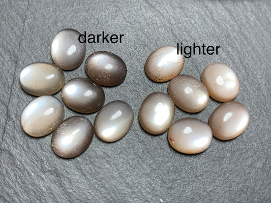 Gold Sunstone oval 8x10mm Cabochon - Calibrated cabochons
