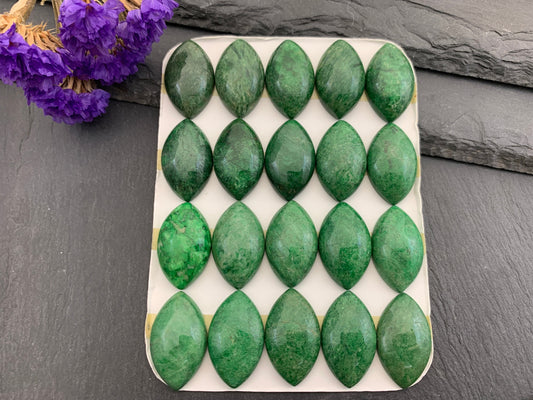 Maw Sit Sit Marquise 15x24mm cabochon - Calibrated Cabochons