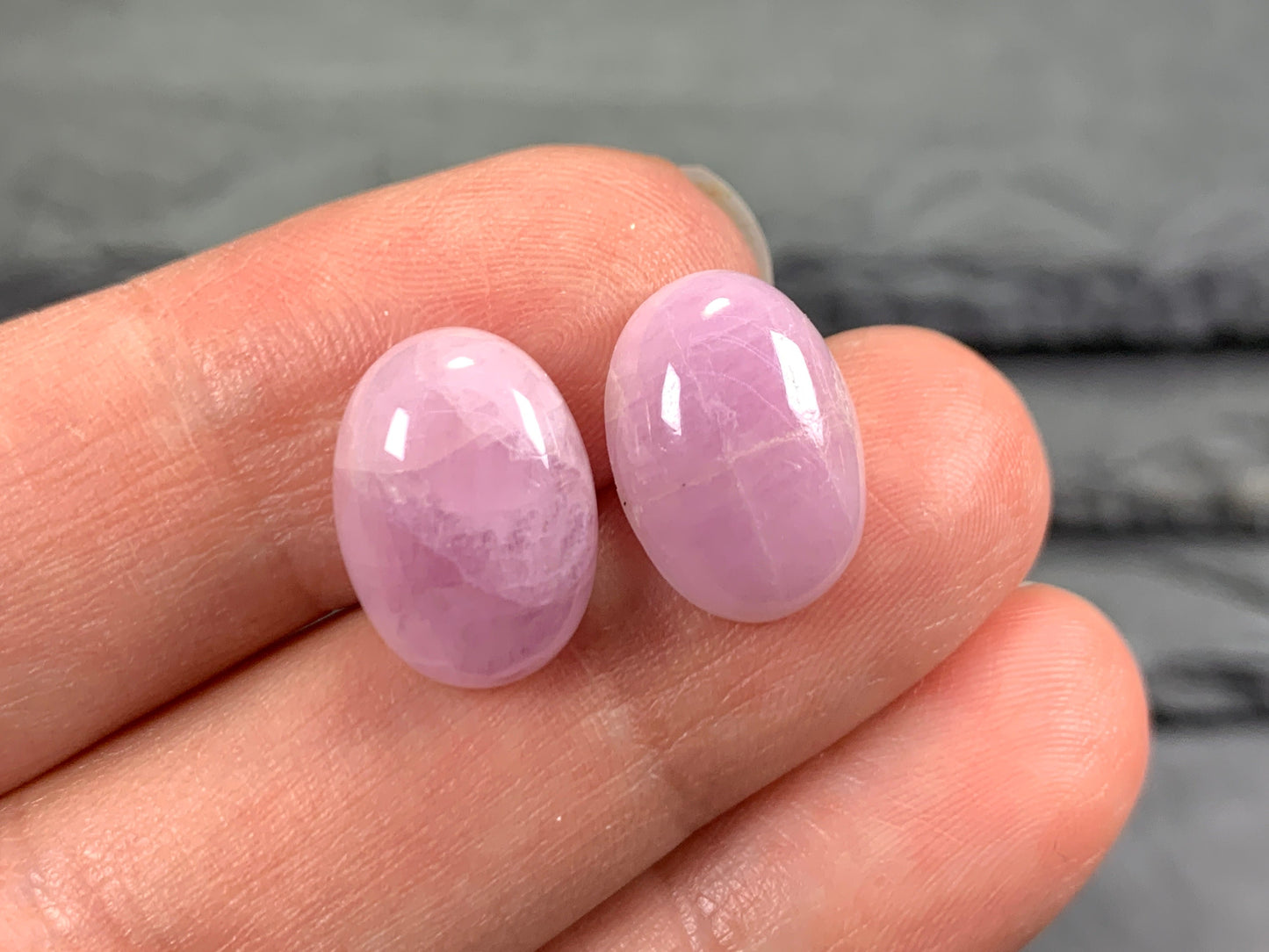 Kunzite oval 10x14mm cabochon - Calibrated cabochons