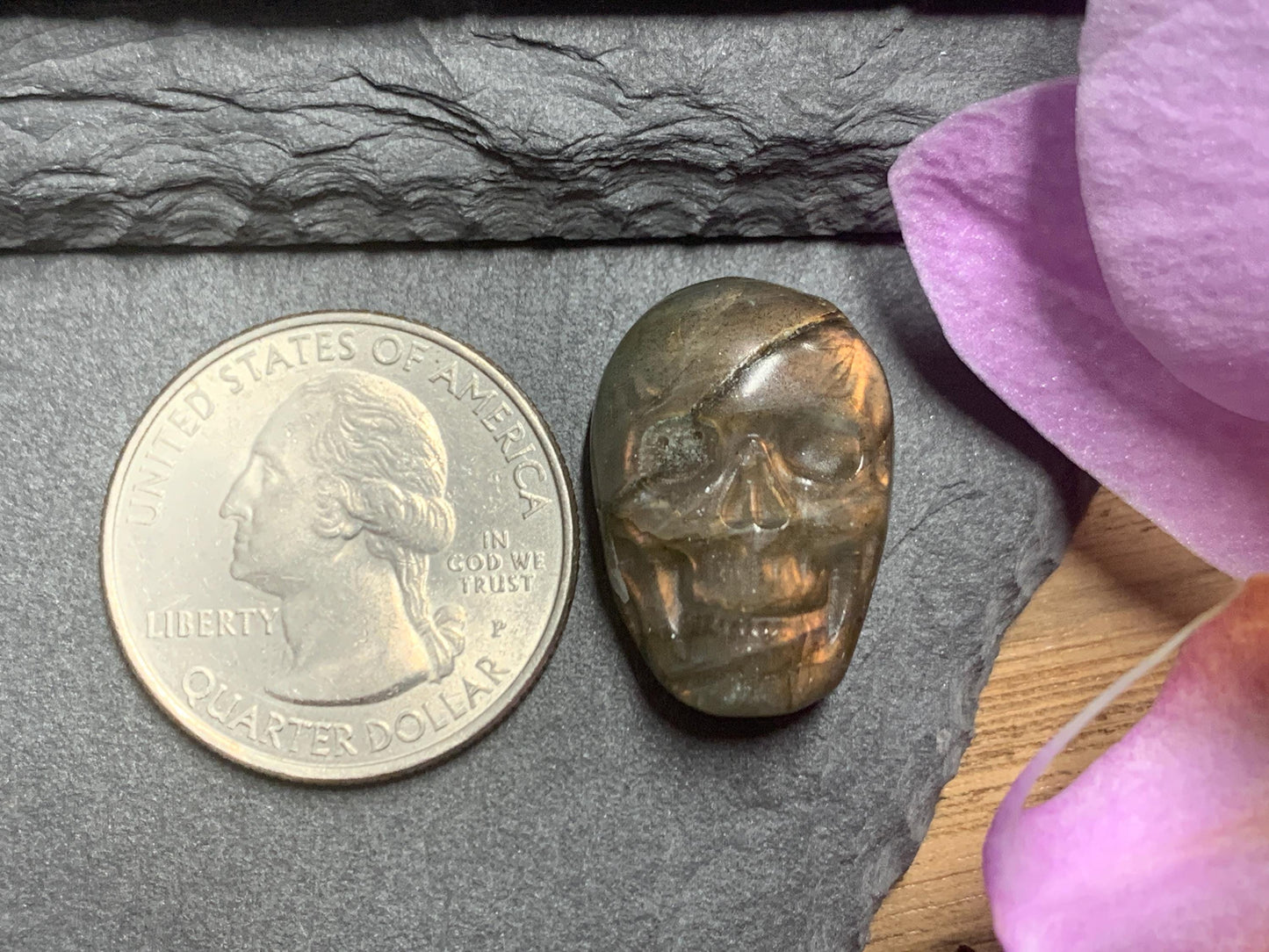 Labradorite Skull Carving, Rainbow Flash Crystal Skull, Gothic Crystal Decor, Witchy Jewelry: 15x22mm