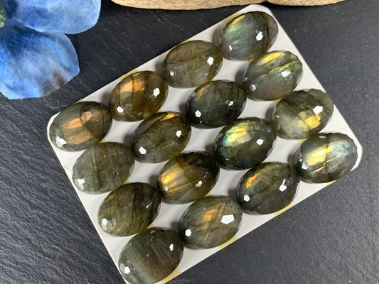 Faceted Labradorite oval 15x20mm cabochon - Calibrated cabochons