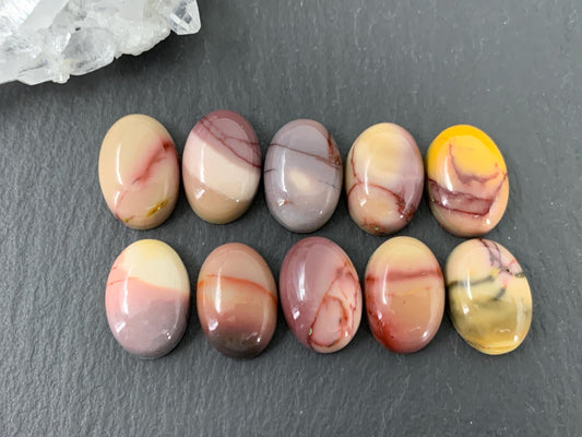 Mookaite oval 10x14mm cabochon