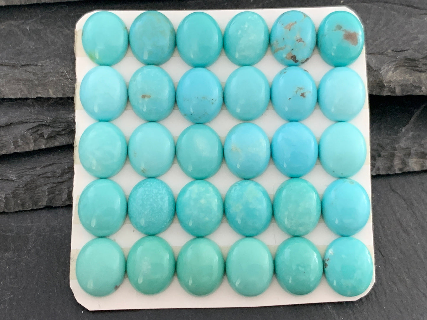 Turquoise oval 10x12mm cabochon/ X51