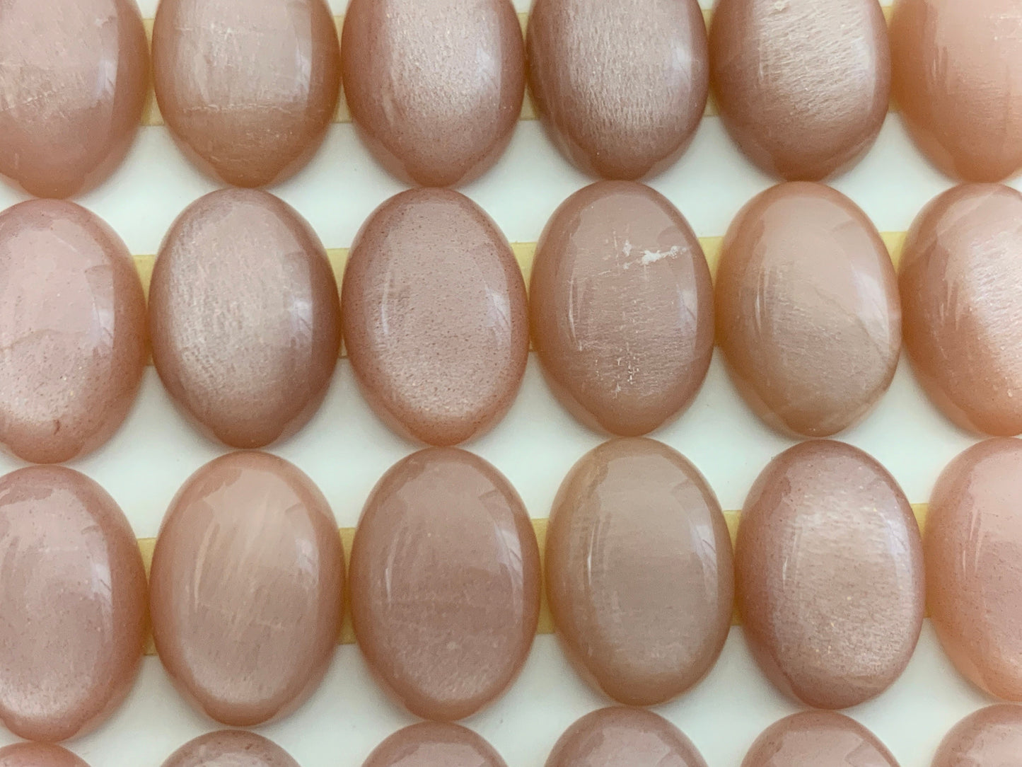 Peach Moonstone oval 10x14mm cabochon - Calibrated cabochons