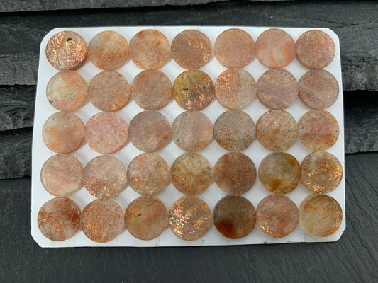 Flat Sunstone round 10mm cabochon - Calibrated cabochons