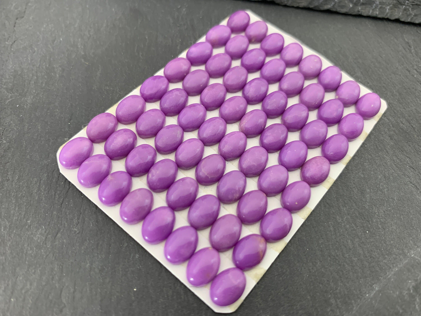 Phosphosiderite oval 6x8mm cabochon - Calibrated cabochons