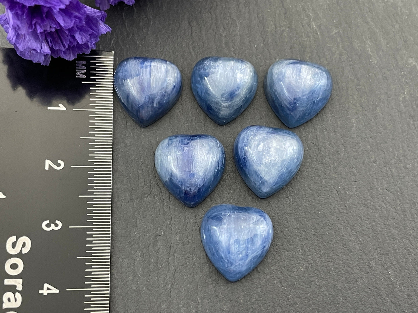 Kyanite heart 12x12mm Cabochon