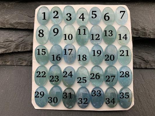 Aquamarine oval 8x12mm cabochon - Calibrated cabochons