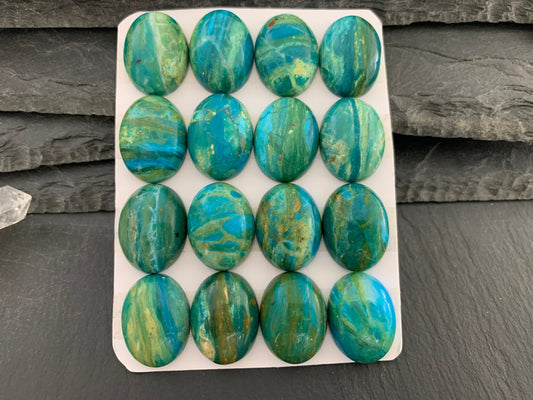 Opaline oval 15x20mm cabochon - Calibrated cabochons-
