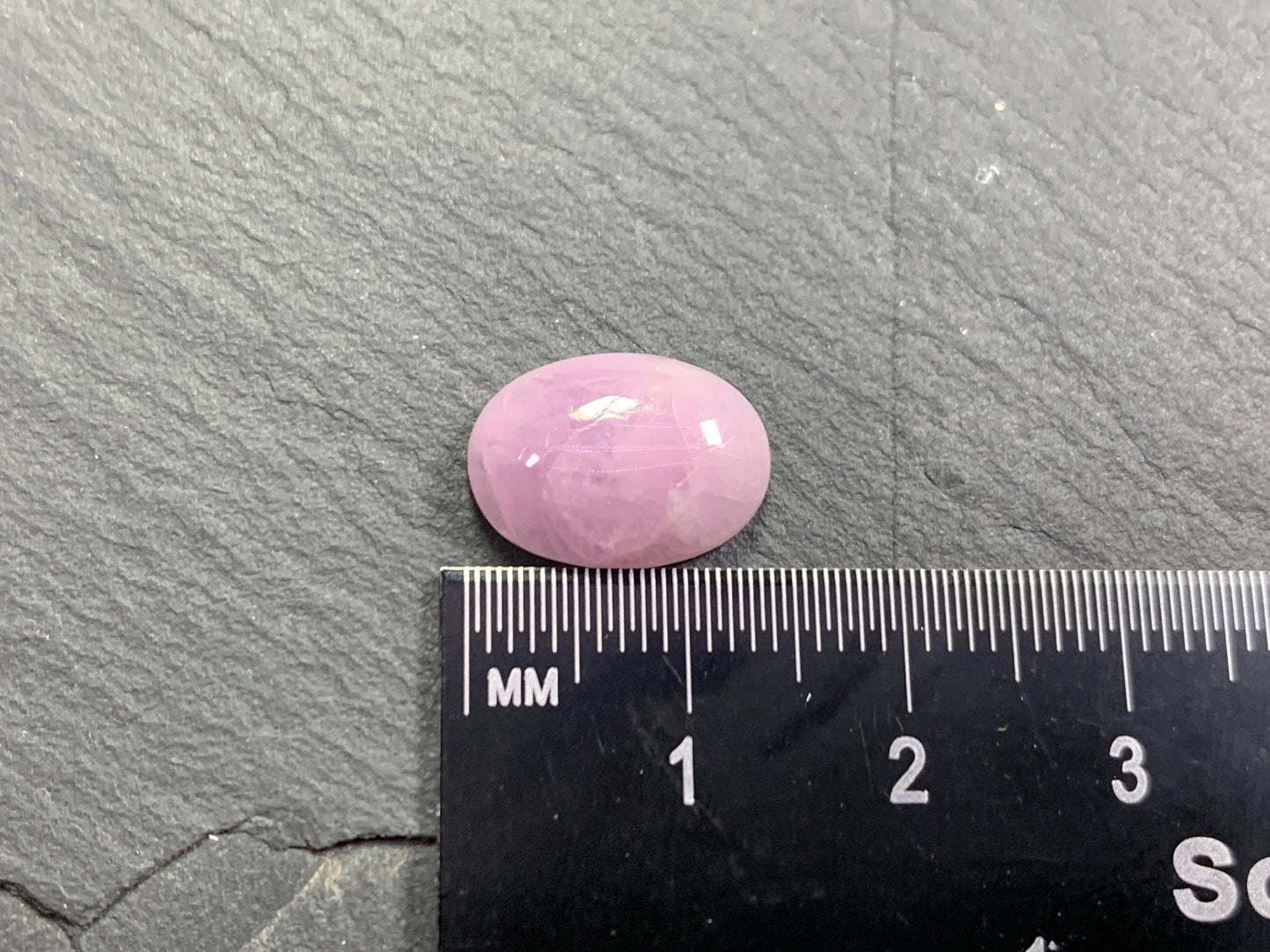 Kunzite oval 10x14mm cabochon - Calibrated cabochons