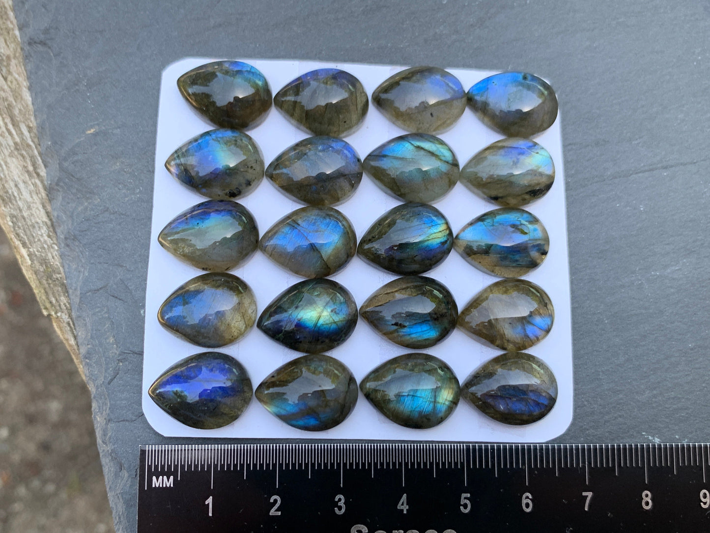 Labradorite pear 12x16mm cabochon - Calibrated Cabochons