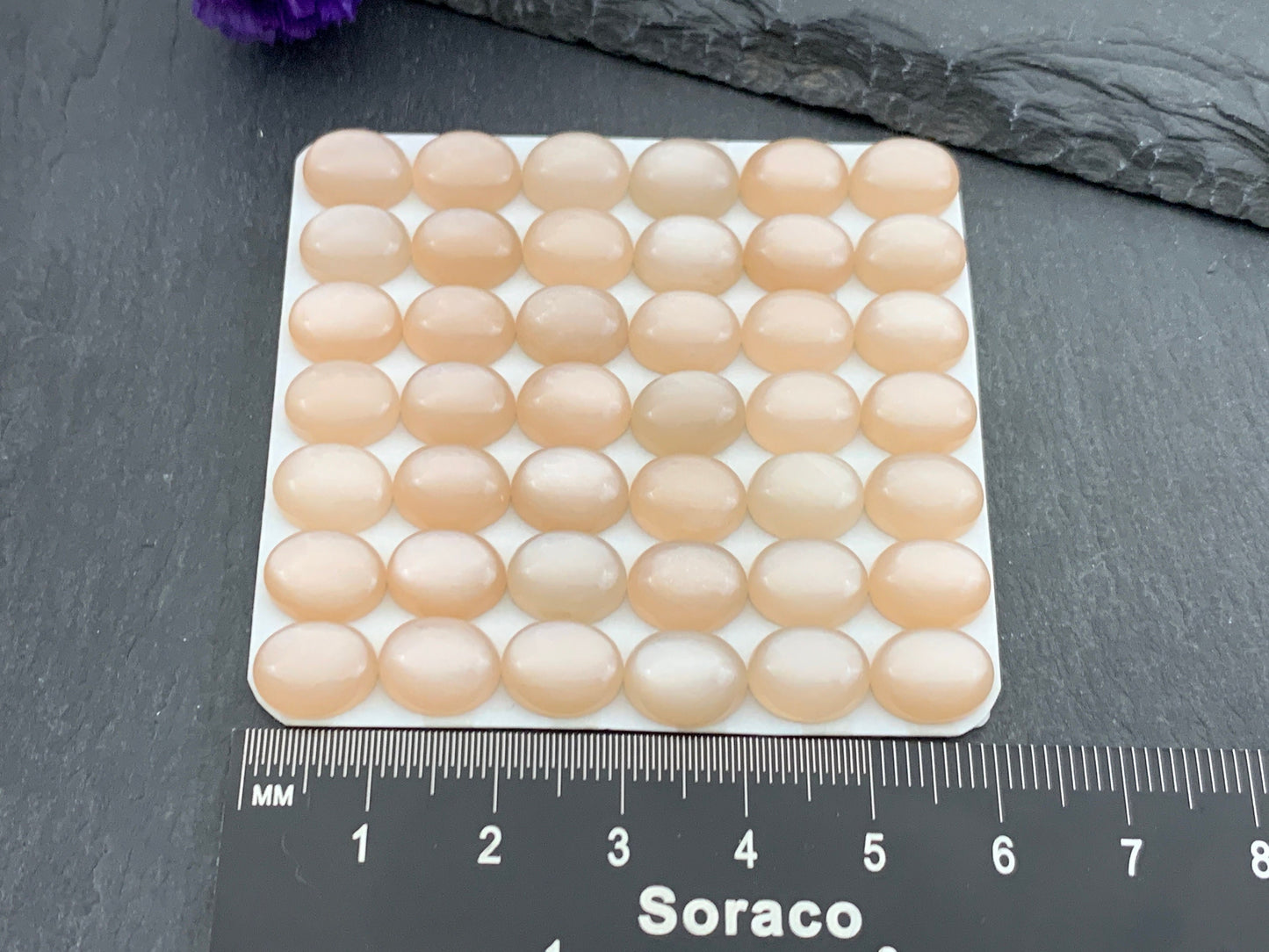 Peach Moonstone oval 8x10mm cabochon - Calibrated cabochons