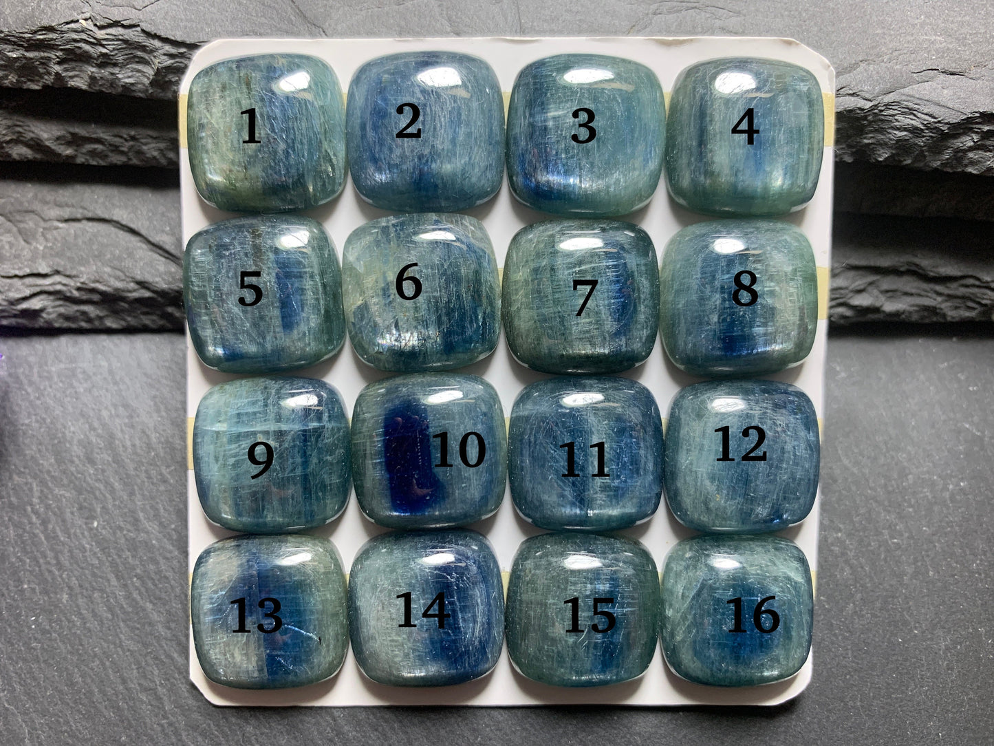 Kyanite Square 18mm cabochon - Calibrated cabochons