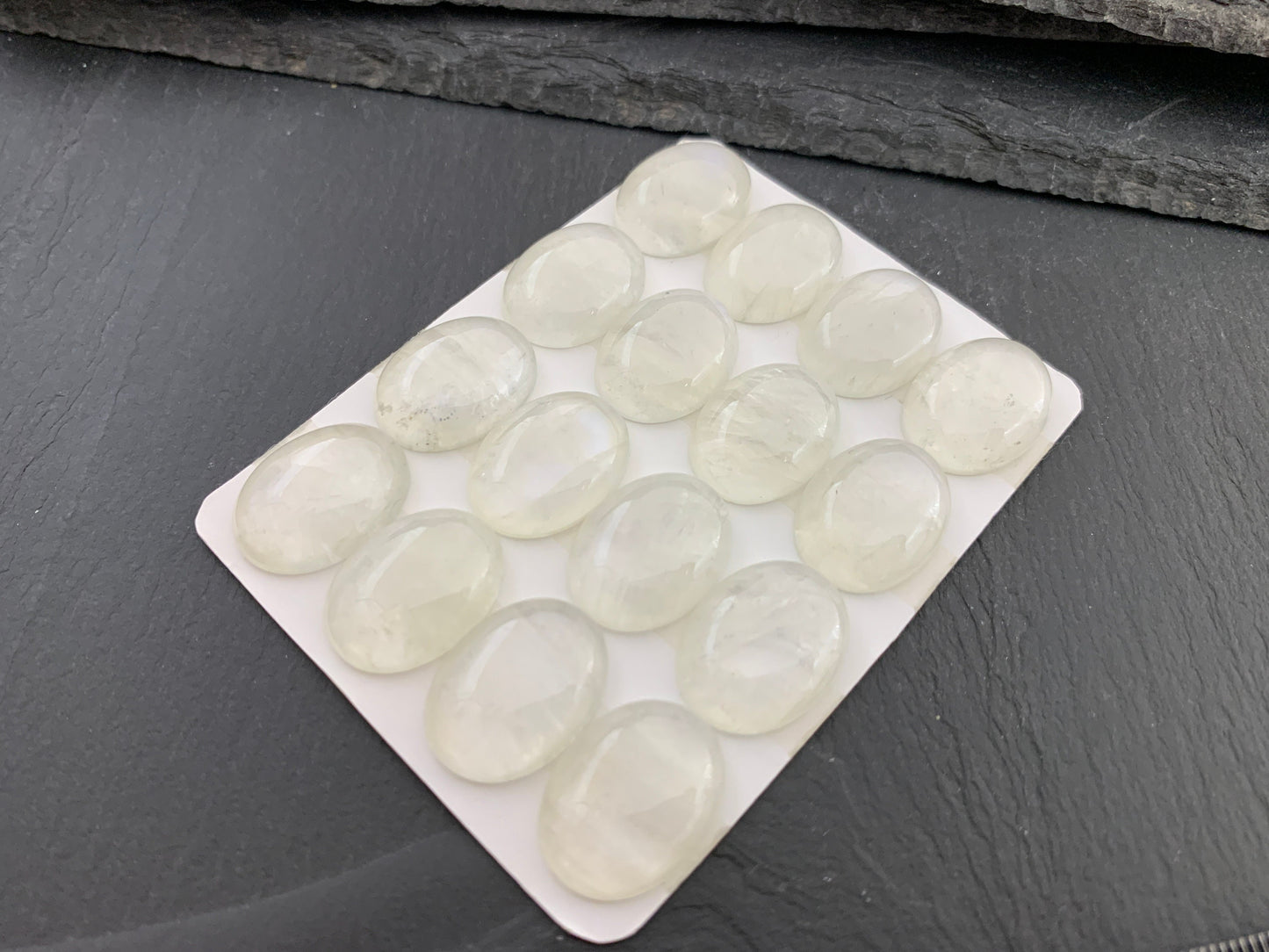 Rainbow Moonstone oval 15x20mm cabochon - Calibrated cabochons