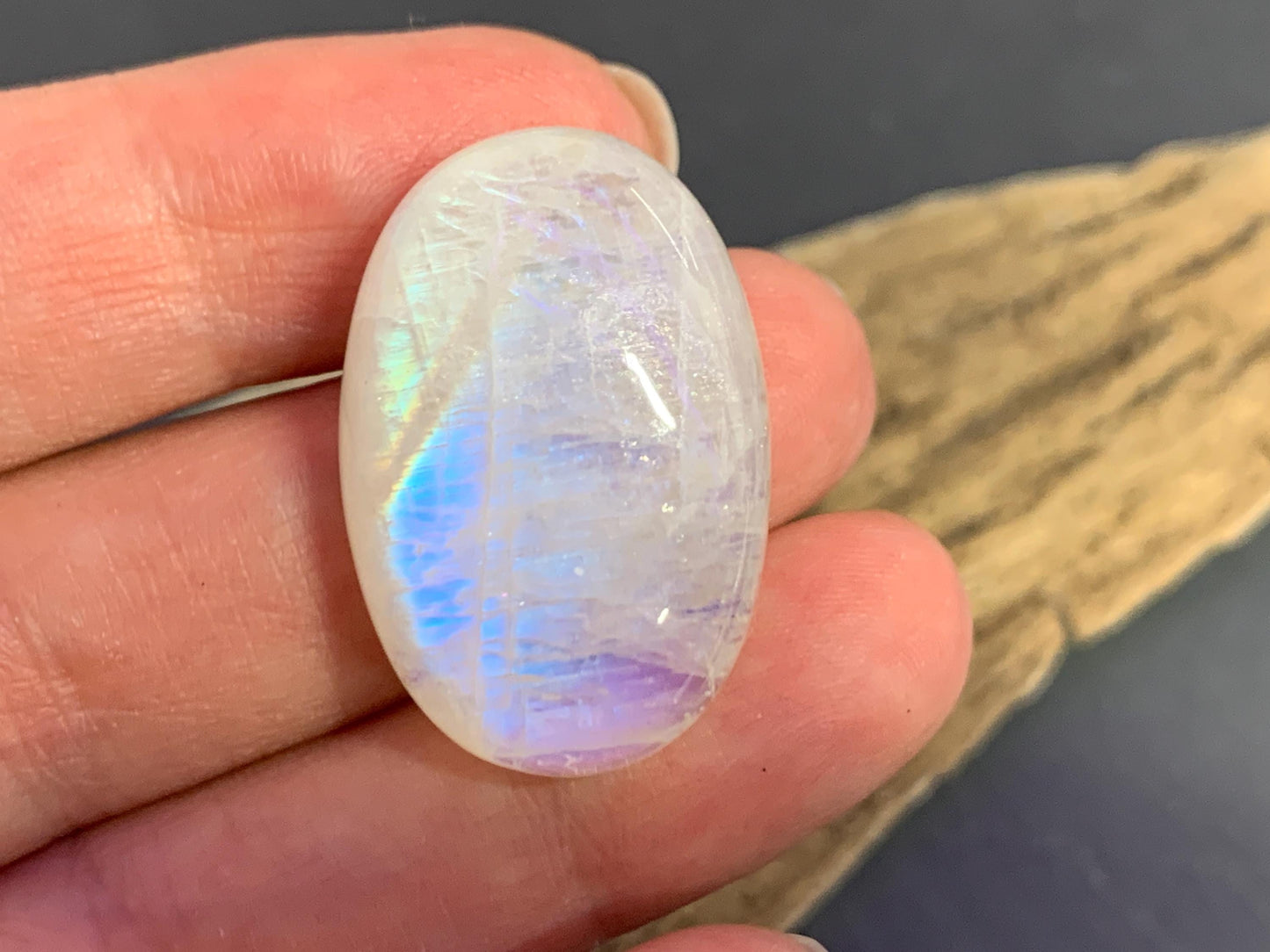 Rainbow Moonstone cabochon 29x20x9mm
