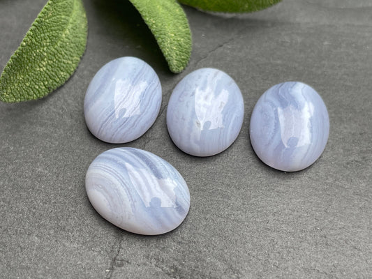 Blue Lace Agate oval 15x20mm cabochon - Calibrated cabochons