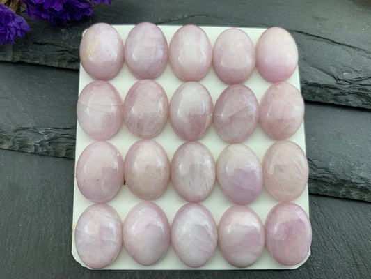 Kunzite oval 12x16mm cabochon - Calibrated cabochons