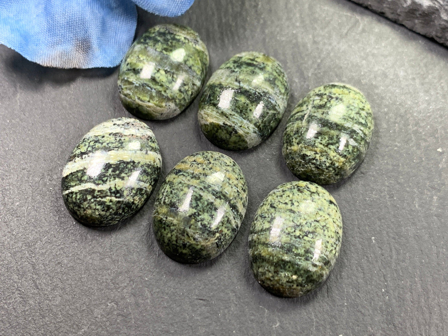 Green Zebra Jasper oval 15x20mm cabochon - Calibrated cabochons