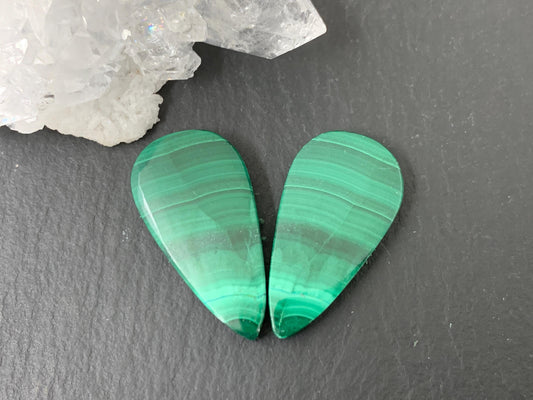 Malachite pear 13x25x4mm cabochon pair