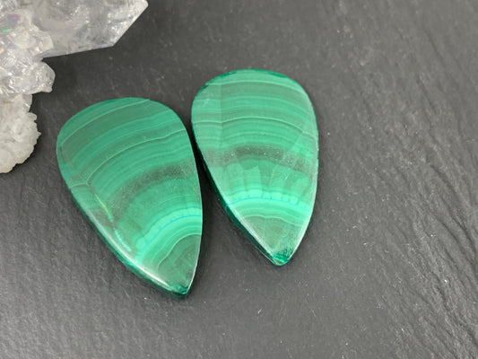 Malachite pear 17x28x4mm cabochon pair