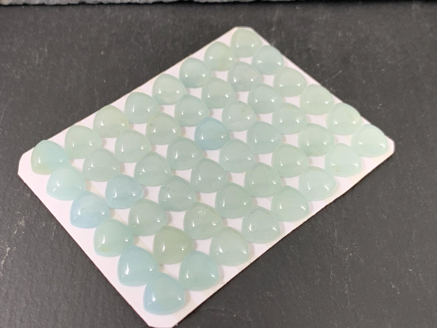 Aquamarine curved triangle 8mm cabochon - Calibrated cabochons