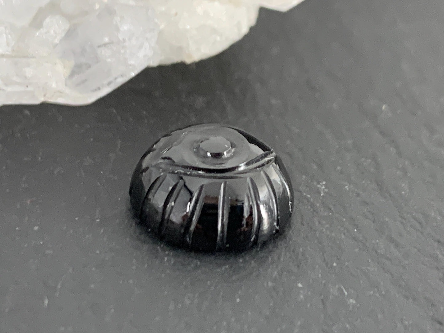 Spinel Carved Eye round 10mm cabochon