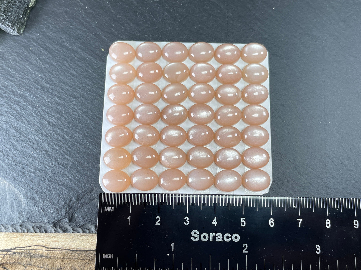 Peach Moonstone oval 8x10mm cabochon - Calibrated cabochons