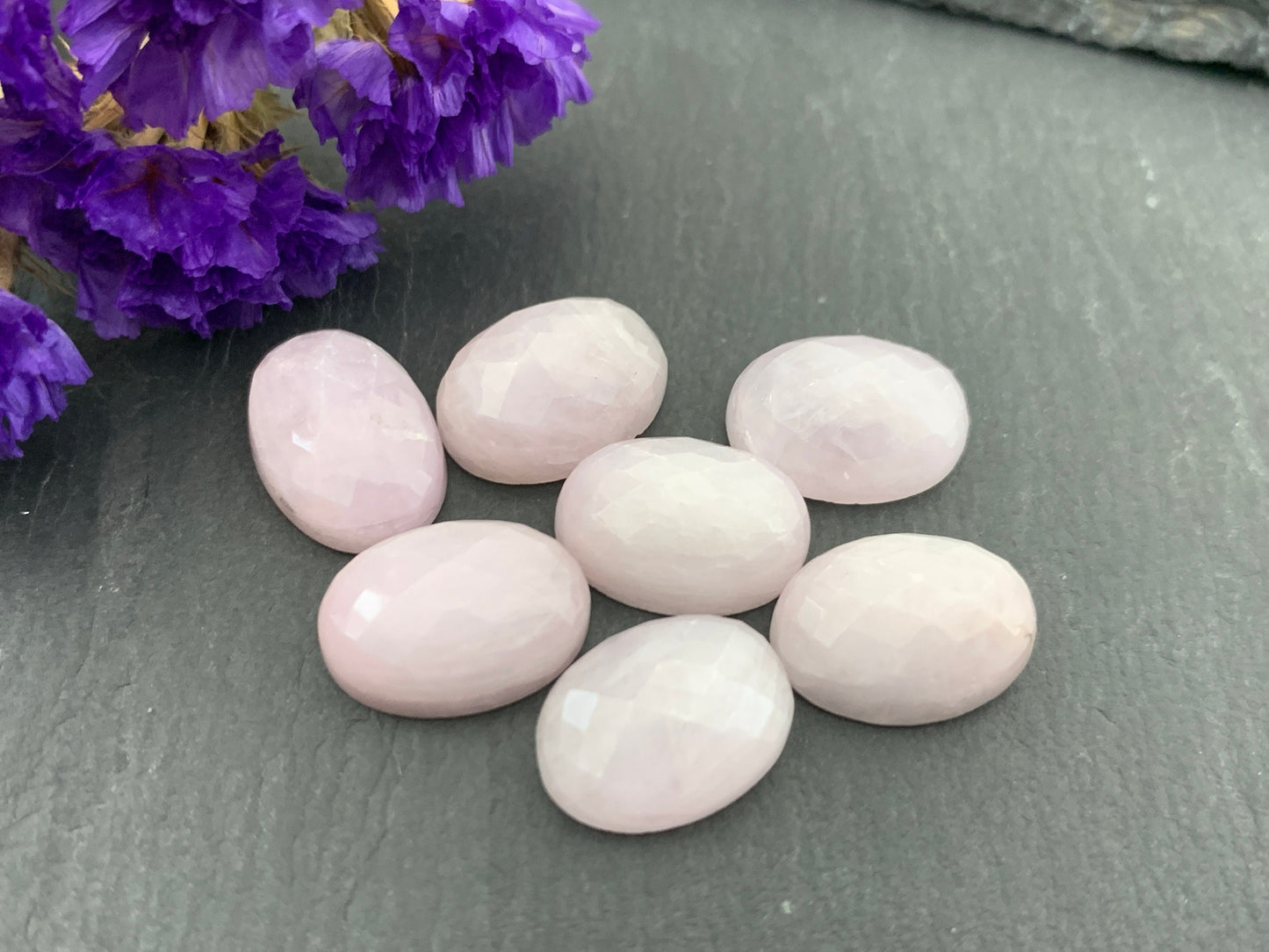 Faceted Kunzite oval 10x14mm cabochon - Calibrated cabochons
