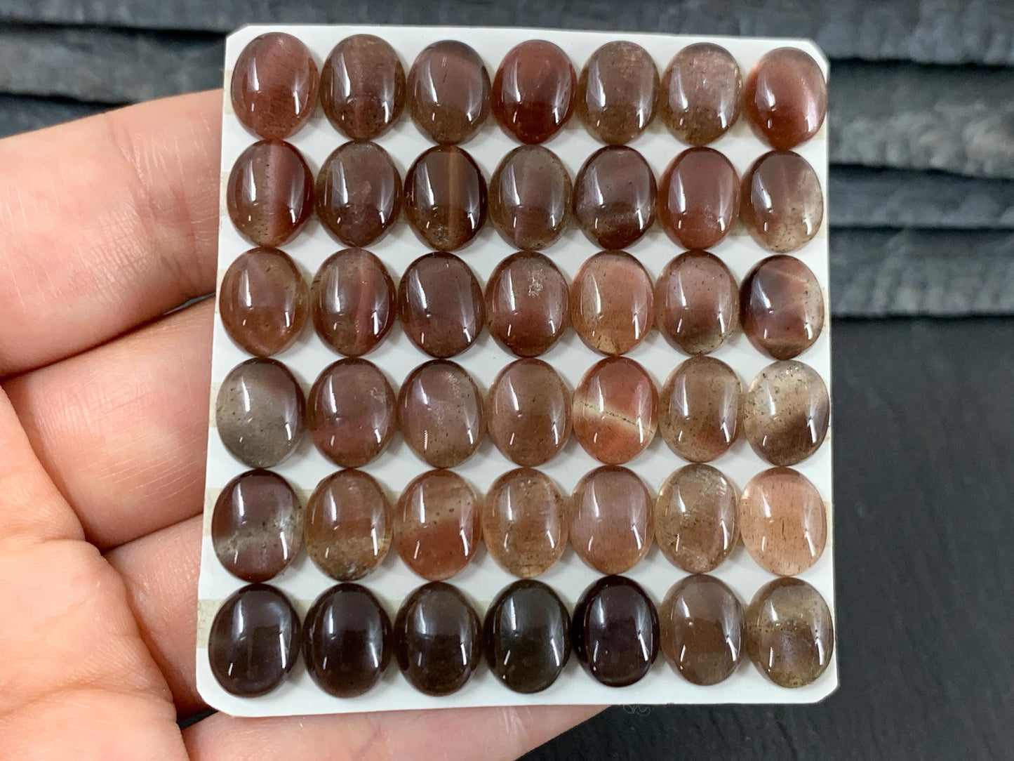 Cat's Eye oval 8x10mm cabochon - Calibrated cabochons