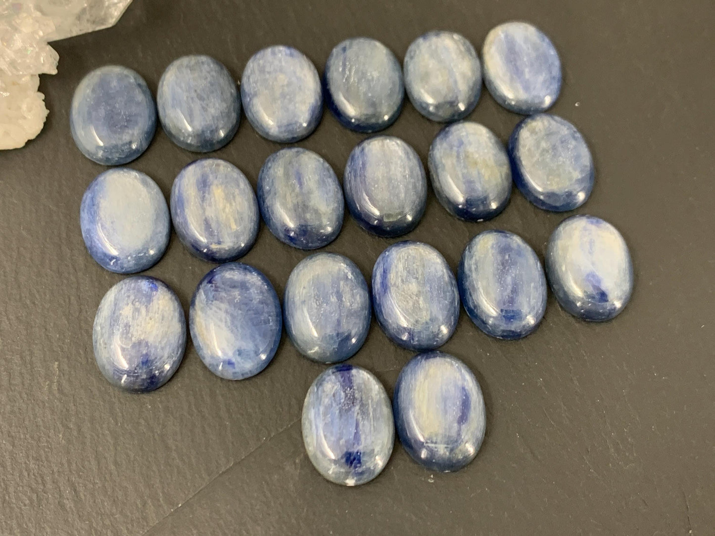Kyanite oval 12x16mm cabochon - Calibrated cabochons /W455