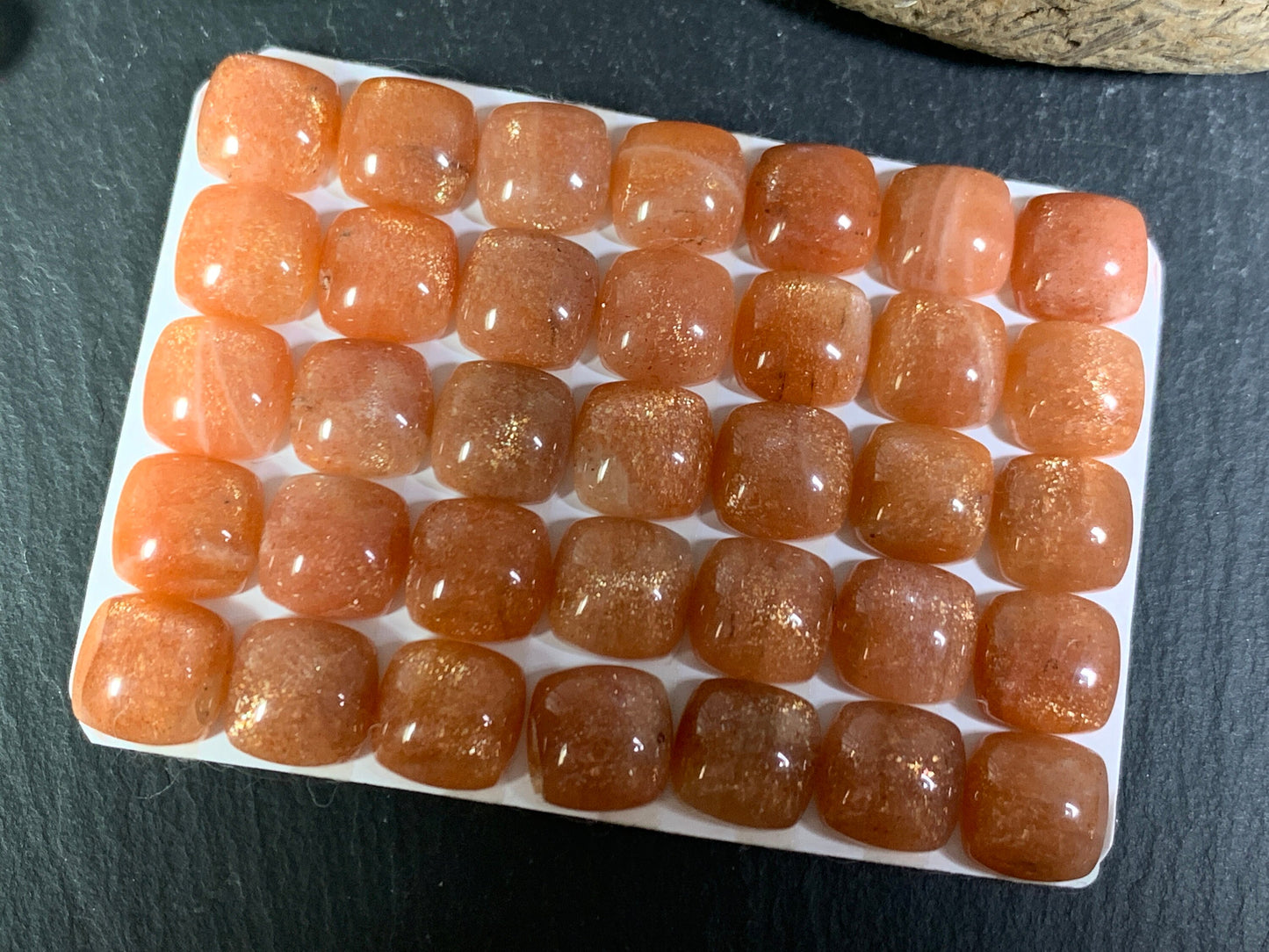 Goldsand Sunstone square cushion 10mm cabochon - Calibrated cabochons