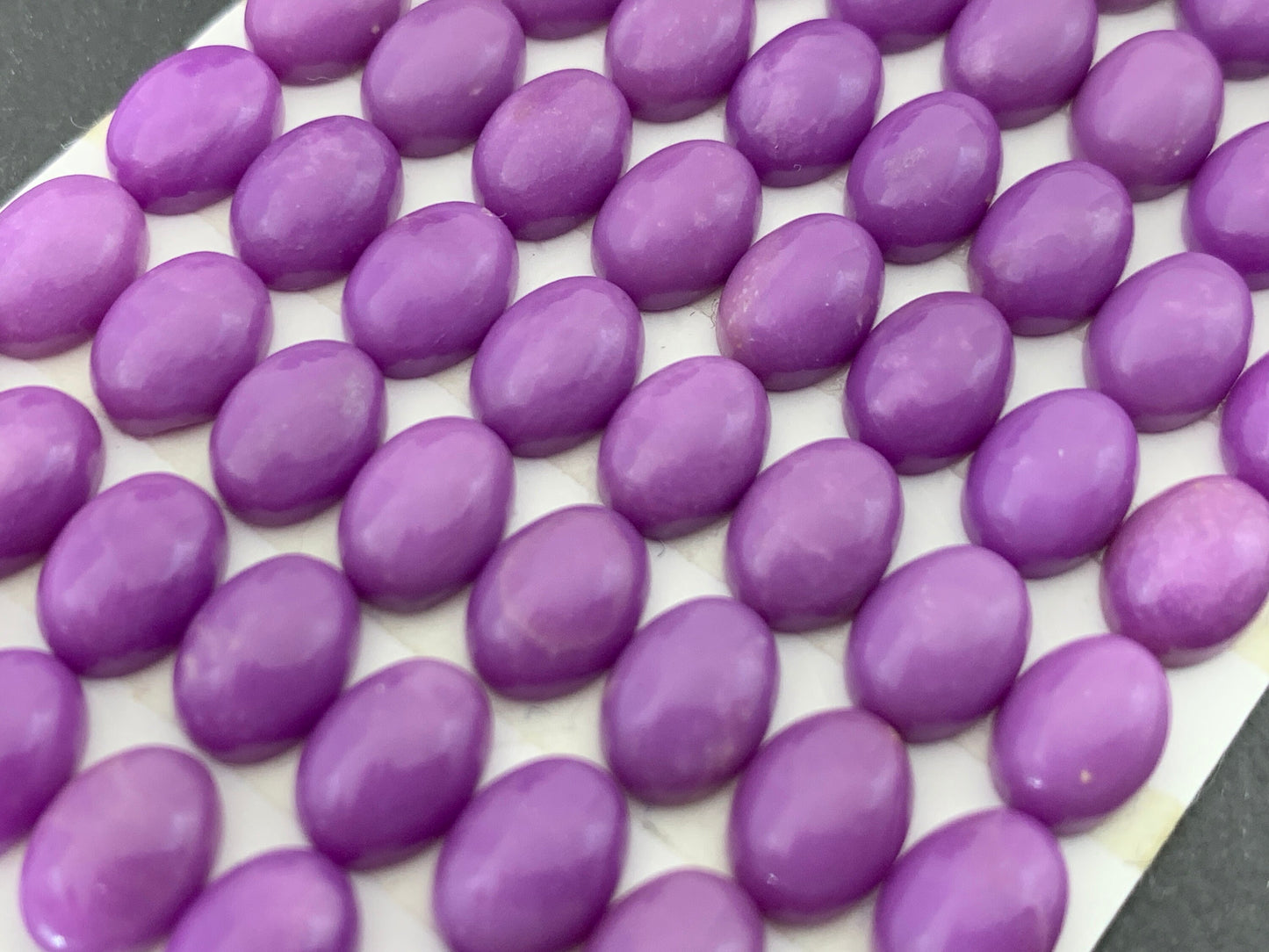 Phosphosiderite oval 6x8mm cabochon - Calibrated cabochons